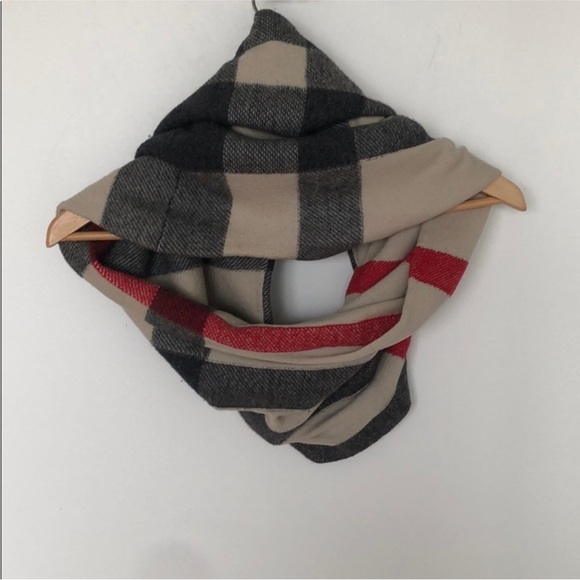 Sale!πβ₯οΈRare Burberry Wool Infinity Scarf - Picture 2 of 16